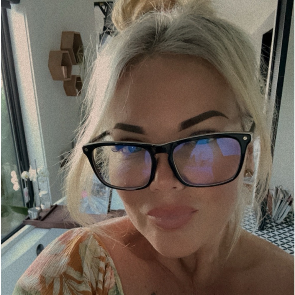 Meet your Posher, Andrea